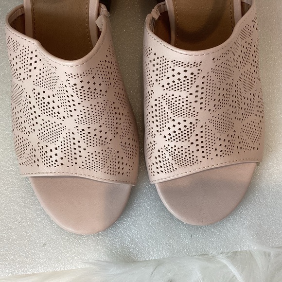 MAURICES JENNA DOUBLE STRAP LASER CUT BLOCK HEEL SANDALS PALE MAUVE SZ 9 - Picture 8 of 10